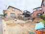 新しい暮らしの基盤となる基礎工事が進む、落ち着いた環境の閑静な住宅街の一角です。