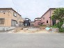 落ち着いた住宅街に位置し、これからの暮らしを自由に描くための基盤が整った敷地です。