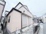 落ち着いた住宅街に佇む、すっきりと整った外観が暮らしに安らぎを添える住まいです。