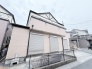 落ち着いた街並みに調和する、親しみやすくも凛とした佇まいが暮らしの安らぎを感じさせます。