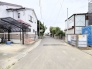 穏やかな空気が流れる住宅街に位置し、日々の暮らしに心地よい静けさと落ち着きをもたらす住環境が整っています。