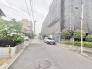 落ち着いた住宅街の雰囲気が漂う、日常の時間が穏やかに流れる街並みです。
