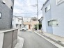 落ち着いた住宅街の中に位置し、ゆったりとした時間の流れを感じさせる穏やかな街並みです。