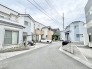 落ち着いた色合いの住宅が並び、穏やかな時間が流れる住環境が整っています。