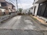 ゆとりある広さを確保した、落ち着いた住宅街に馴染むフラットなスペースです。