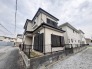 周囲の落ち着いた環境に溶け込み、日々の暮らしに穏やかな安らぎをもたらす住まい。