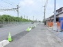 空の広がりを感じる開放的なロケーションで、落ち着いた街並みが日々の暮らしに穏やかな時間をもたらします。