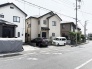 閑静な住宅街に馴染む、穏やかな佇まいが日々の暮らしを優しく包み込みます。