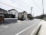 穏やかな空気が流れる閑静な住宅街で、日々の暮らしに安らぎを感じられる住環境です。