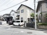 落ち着いた街並みに溶け込み、日々の暮らしに穏やかな安らぎをもたらす住まい。