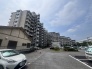 ゆとりある敷地に堂々と佇む、存在感と安定感を兼ね備えた住まいの外観です。