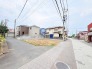 周辺の街並みと調和しつつ、新たな暮らしの可能性を静かに広げる整った土地の表情です。