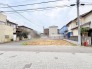 落ち着いた住宅街の中に位置し、自由な発想で理想の暮らしを描くことができる開放的な空間です。