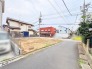 穏やかな街並みに溶け込む、建築の自由度を想像させてくれる整った敷地です。