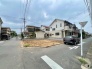 落ち着いた雰囲気の住宅街に位置し、自分好みの暮らしを自由に描くことができる開放的な敷地です。