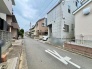 穏やかな時間が流れる落ち着いた住宅街の風景が、日々の暮らしに安心感と心地よさをもたらします。