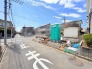 空が広がる穏やかな住宅街に位置し、これからの暮らしの拠点となる伸びやかな土地です。