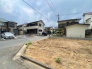 穏やかな空気感が漂う住宅街に位置し、理想の住まいを描き出せるゆとりある空間が広がっています。
