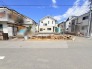 穏やかな街並みに溶け込む、これからの暮らしを自由に描き出せるゆとりある敷地です。