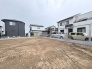 周辺環境と調和する穏やかな街並みに位置し、理想の住まいを形にするための広がりと可能性を感じる場所です。