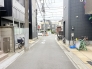 通行量の少ない住宅街のお住まいです。