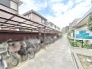 整然と区画された敷地内は、落ち着いた住宅街の静けさと穏やかな空気が漂う居住環境です。