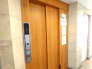 木目の温もりを感じるデザインが、日々の生活に落ち着きと安心感をもたらしてくれます。