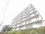 街並みに穏やかに溶け込む、端正で落ち着いた佇まいが日々の暮らしに安心感をもたらします。