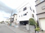 すっきりとした外観が街並みに馴染む、落ち着きのある佇まいです。