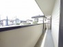 見晴らしが良く、風通しの良さを感じられる開放的な空間が広がっています。
