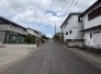 駐車が苦手な方にも嬉しい、前面６ｍ道路に面した住まい。
