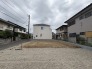 周囲に溶け込む落ち着いた街並みの中で、理想の暮らしを自由に描き出せる広やかな空間が広がっています。
