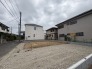 周辺環境と調和する穏やかな街並みに位置し、日々の暮らしを描き出す広がりを感じられる住まい環境です。