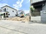 住まいの未来を描き出す、静寂に包まれたゆとりある敷地が広がっています。