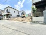新しい暮らしを想像させる、静かな環境に位置するゆとりある敷地です。