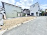 閑静な住宅街の一角に広がる、住まいの理想を自由に描き出せる開放的な敷地です。