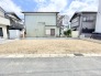 閑静な住宅街の一角に位置し、理想の住まいをゼロから描くための可能性が広がる整った土地です。