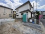 閑静な住宅街の一角にあり、日常の落ち着きと穏やかな時間の流れを感じられる住環境です。