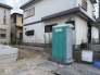 周囲の環境と調和しながら、穏やかな暮らしを育む住まいの外観です。