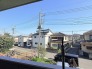 見晴らしの良い開放的な景色が広がり、穏やかな日常の風景を静かに見守ることができる環境です。