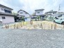 周囲の穏やかな環境に溶け込み、これからの暮らしを自由に描き出せる開放的な土地です。