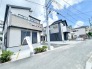 洗練された外観が整然と並び、落ち着いた街並みに調和する穏やかな佇まいです。