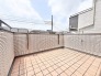 空へ向かって大きく開かれた開放的な空間が、日々の暮らしに心地よいゆとりと彩りを添えてくれます。