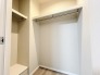整然とした余白が暮らしにゆとりをもたらし、住まいの美観を損なわない落ち着いた空間が広がります。