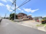 落ち着いた街並みに溶け込む、穏やかで開放的な佇まいが心地よい暮らしを予感させます。