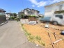 閑静な住宅街の中にあり、これから新しい暮らしの基盤を築いていく可能性を感じさせる広々とした敷地です。