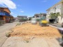 周辺環境と調和した落ち着きのある敷地で、新しい暮らしの計画を自由に描き出せる開放的な空間です。