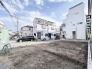穏やかな住宅街に溶け込む、可能性を秘めたフラットな敷地が日々の暮らしを想像させてくれます。
