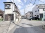 閑静な住宅街の一角にあり、落ち着いた街並みの中で日々の暮らしを穏やかに育むことができる環境です。