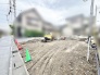 新しい暮らしの基礎を築く、静かな環境に囲まれた整った敷地です。